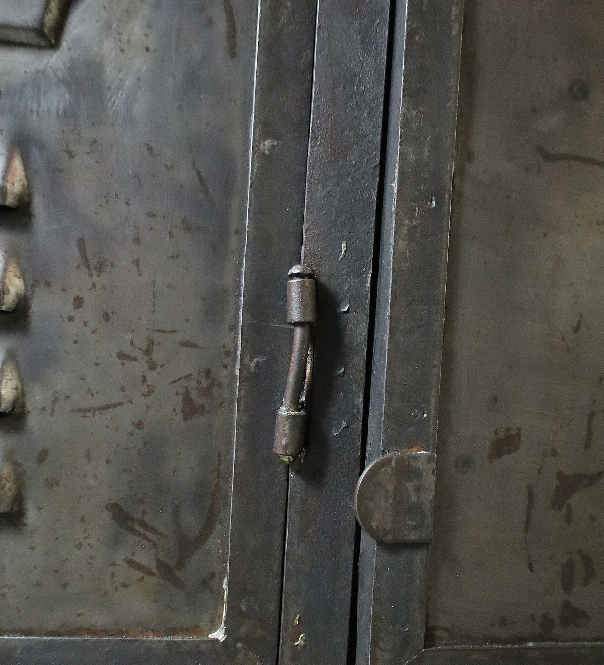3-door locker / wardrobe