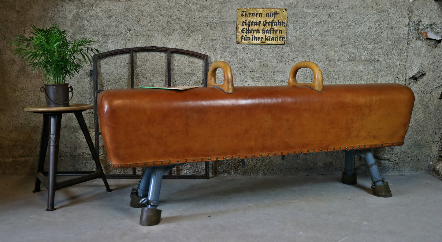 Schuhbank aus einem alten Pauschenpferd/Turnbock XL