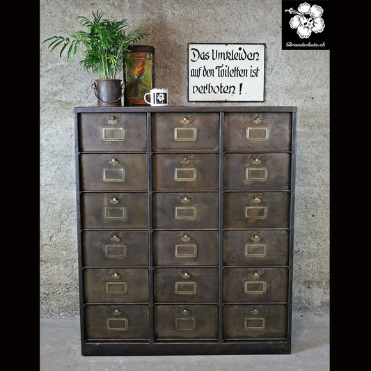 Morgan Strasbourg 18türiger Klappschrank / Aktenschrank