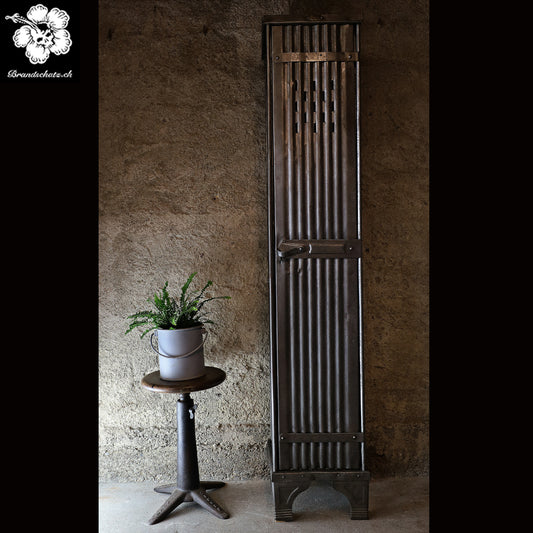 Strafor 1türiger Spind / Vestiaire Y