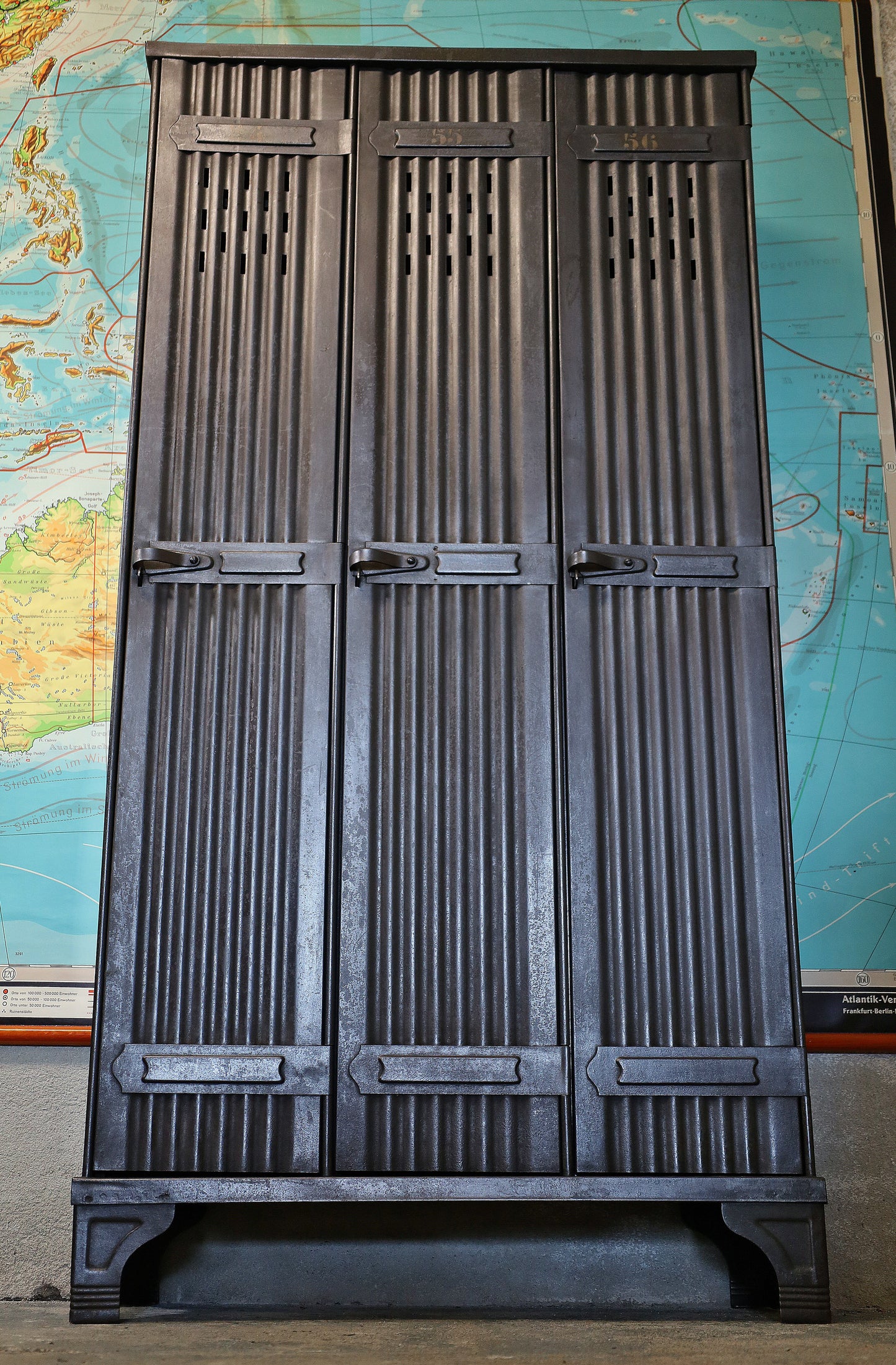 Strafor 3türiger Spind / Vestiaire