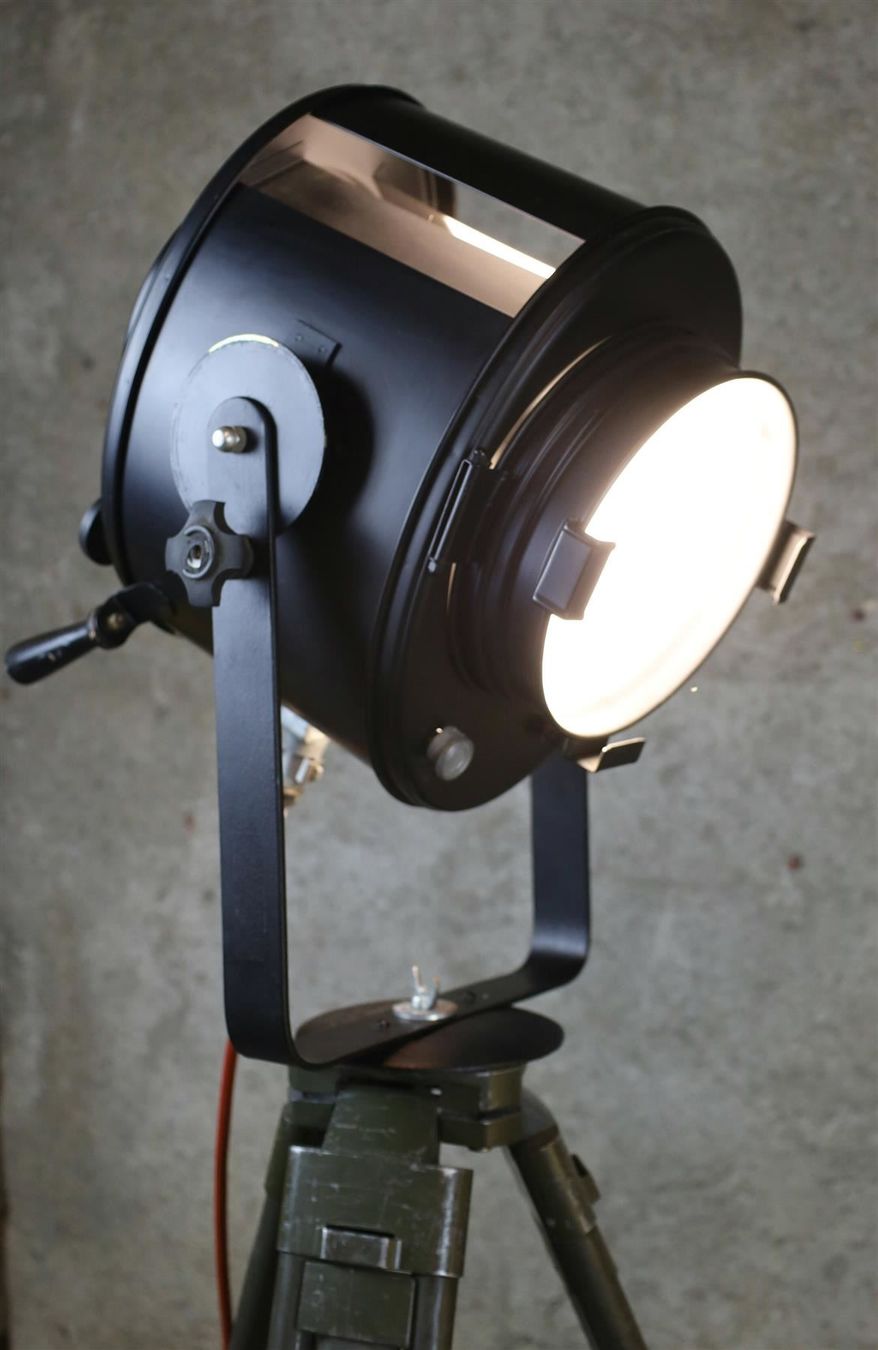 A.E. Cremer Spot Scheinwerfer auf Stativ