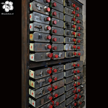 Ölbidon Kabinett, Öldosen Schubladenmöbel