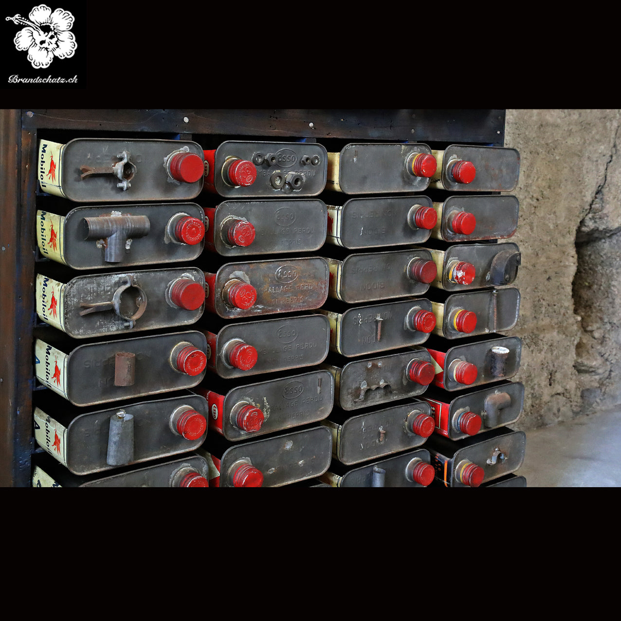 Ölbidon Kabinett, Öldosen Schubladenmöbel