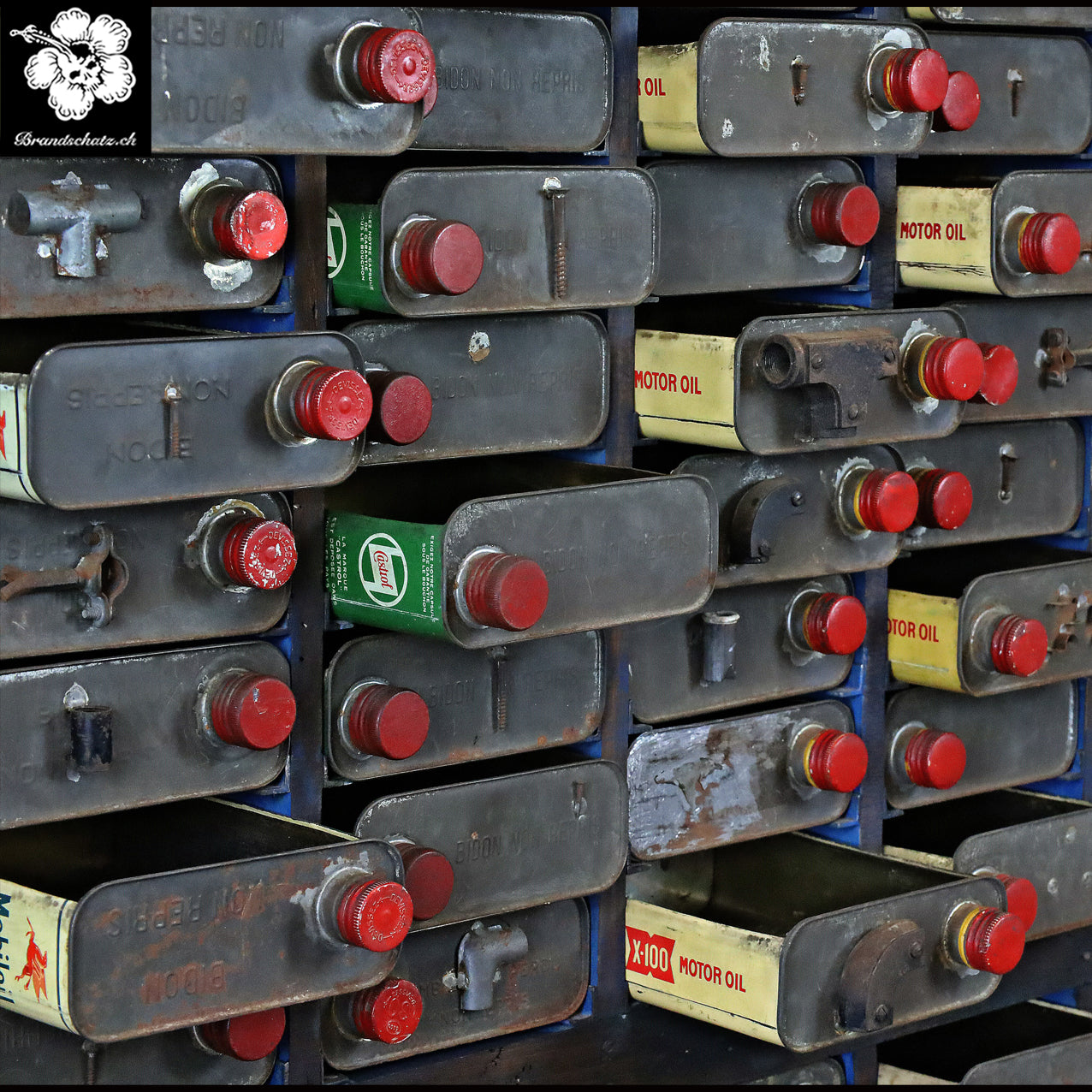 Ölbidon Kabinett, Öldosen Schubladenmöbel