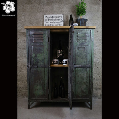 3-door locker / wardrobe