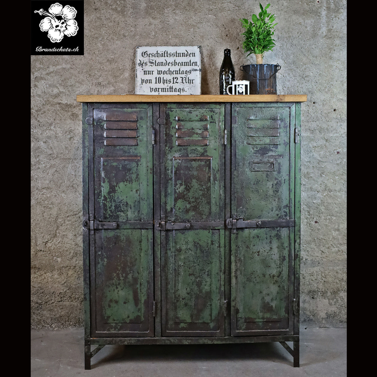 3-door locker / wardrobe