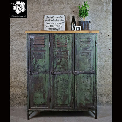 3-door locker / wardrobe