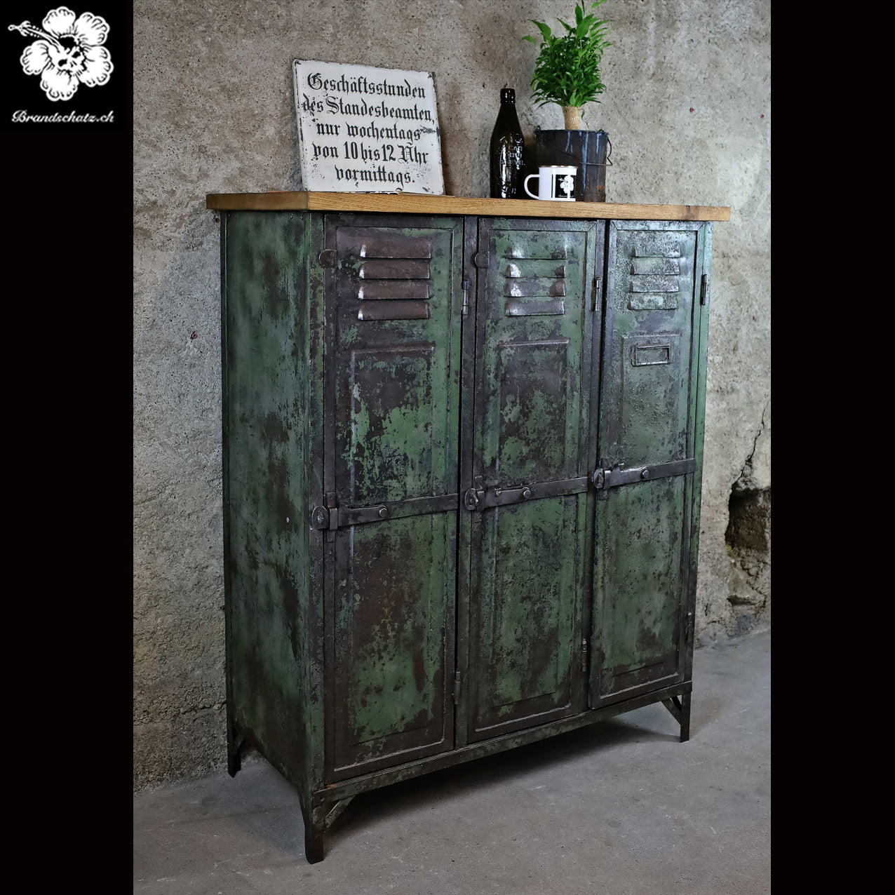 3-door locker / wardrobe