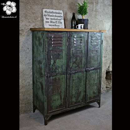 3-door locker / wardrobe