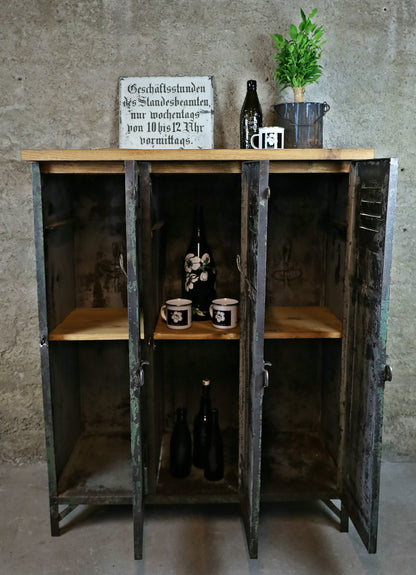 3-door locker / wardrobe