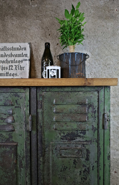 3-door locker / wardrobe