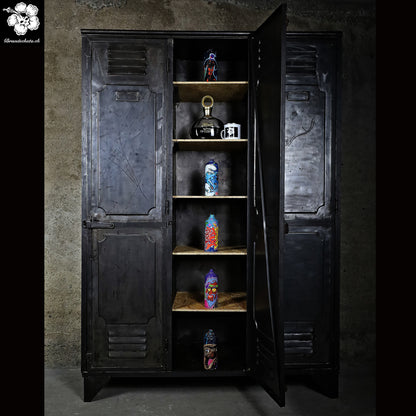 3-door locker / wardrobe