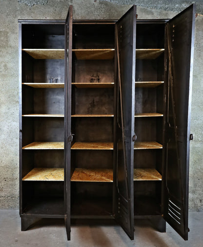 3-door locker / wardrobe