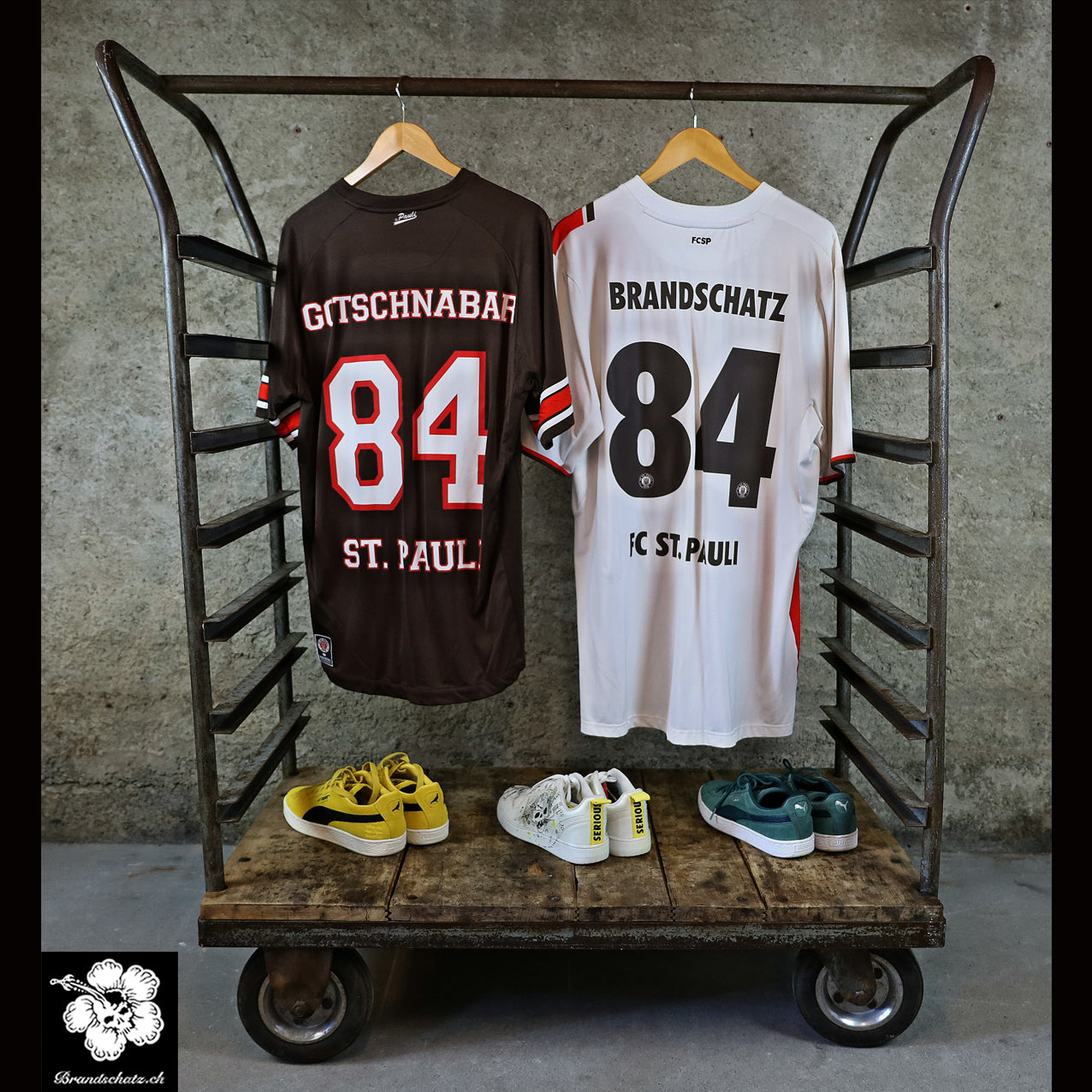 Industrie Rollwagen als Garderobe