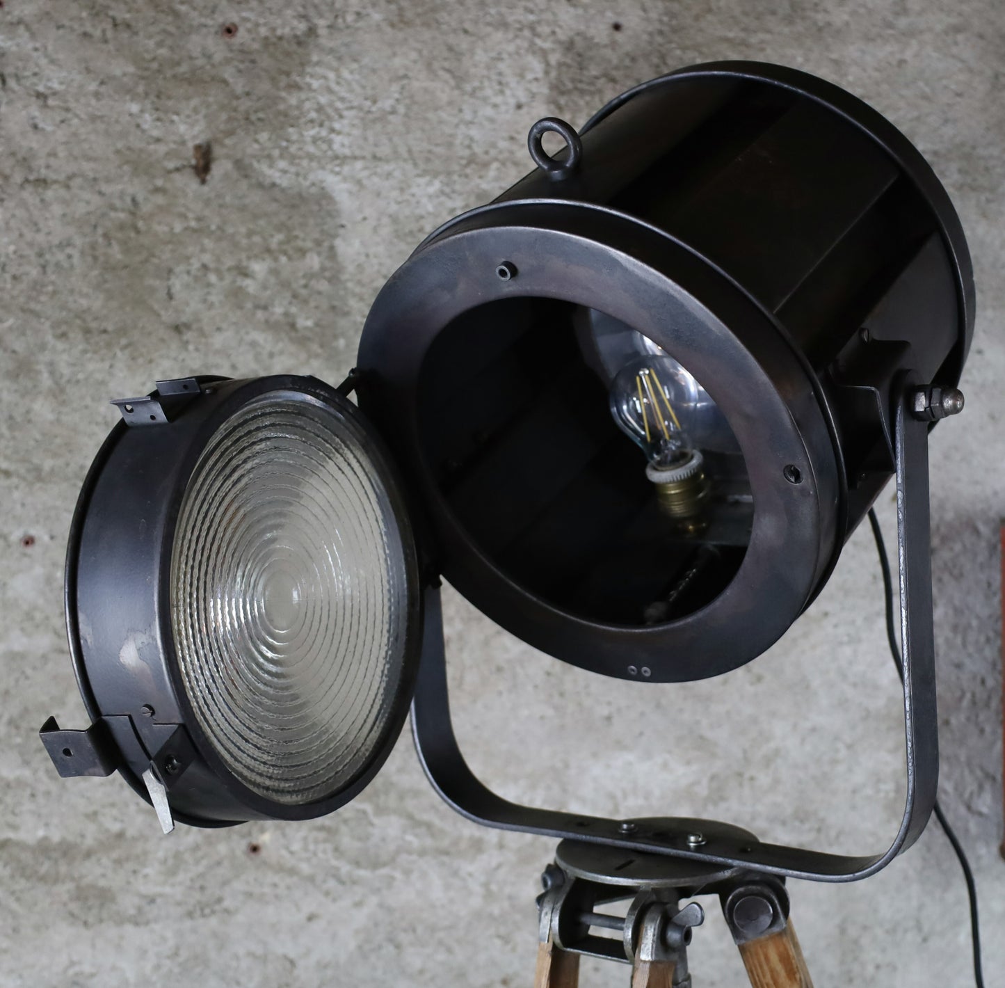 AE Cremer Spotlight on Tripod