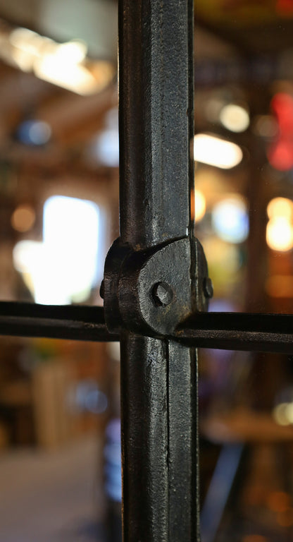 englisches Gusseisenfenster, Segmentbogenfenster verspiegelt