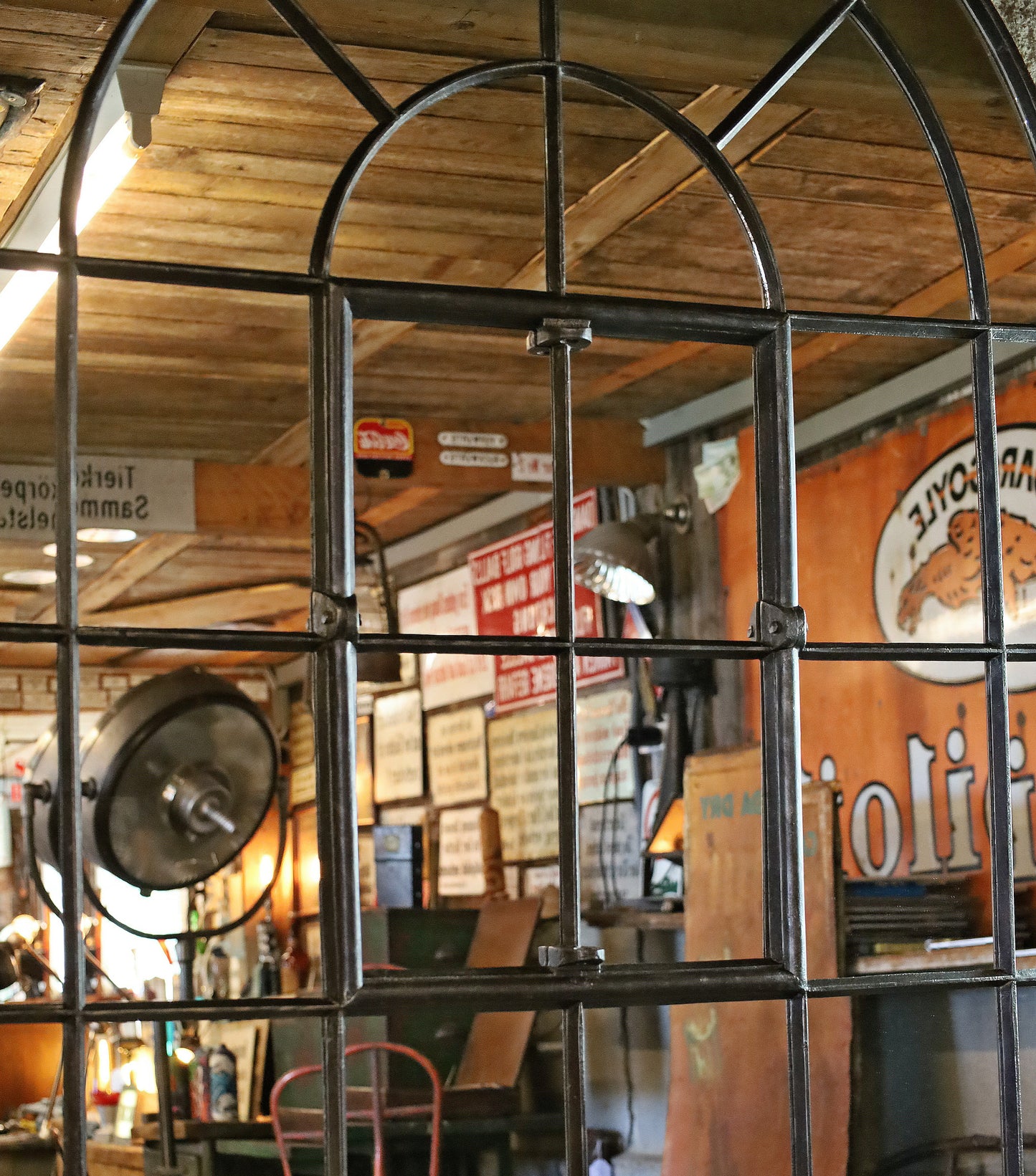 englisches Gusseisenfenster, Segmentbogenfenster verspiegelt