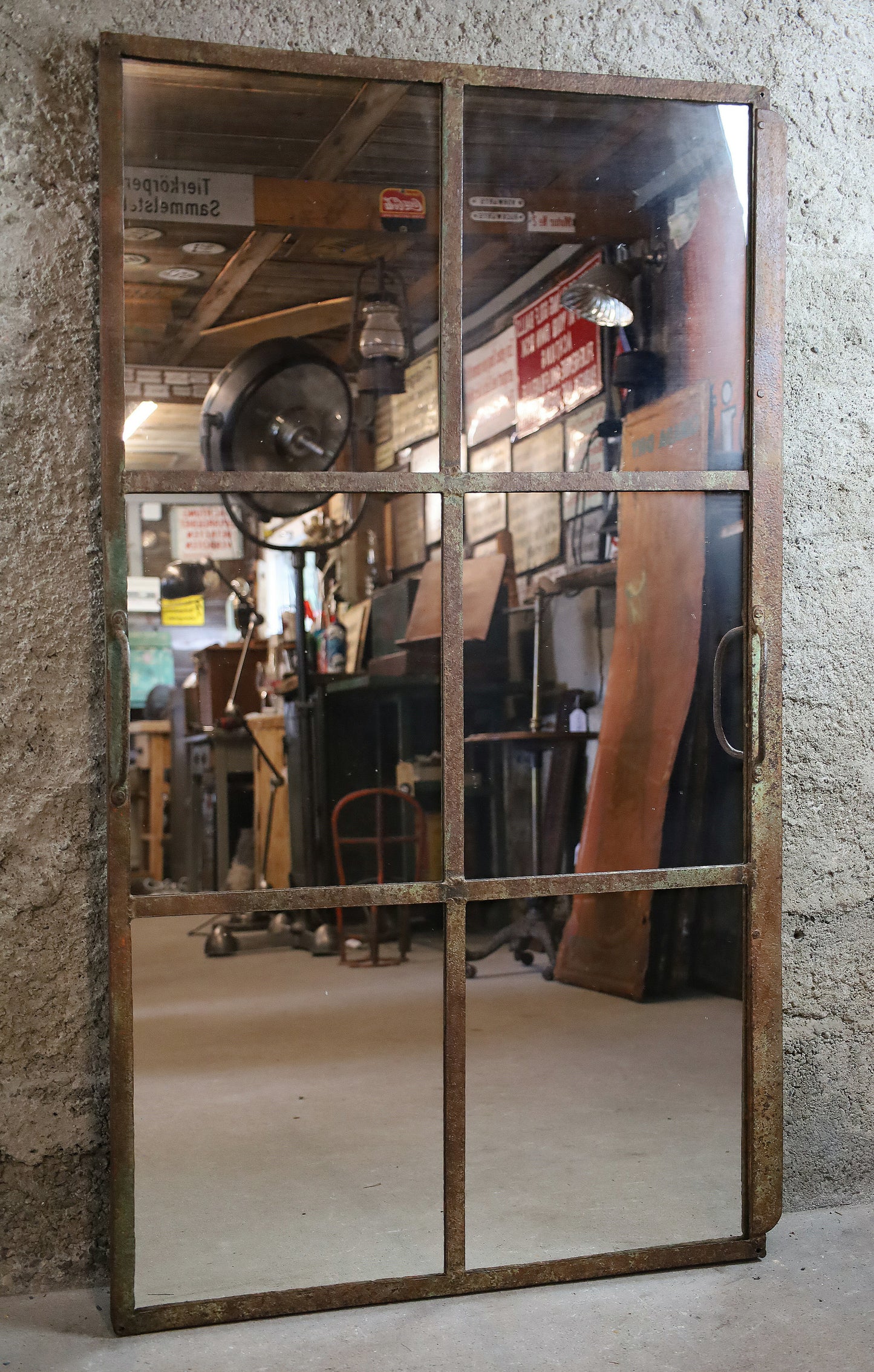 Eisenfenster verspiegelt
