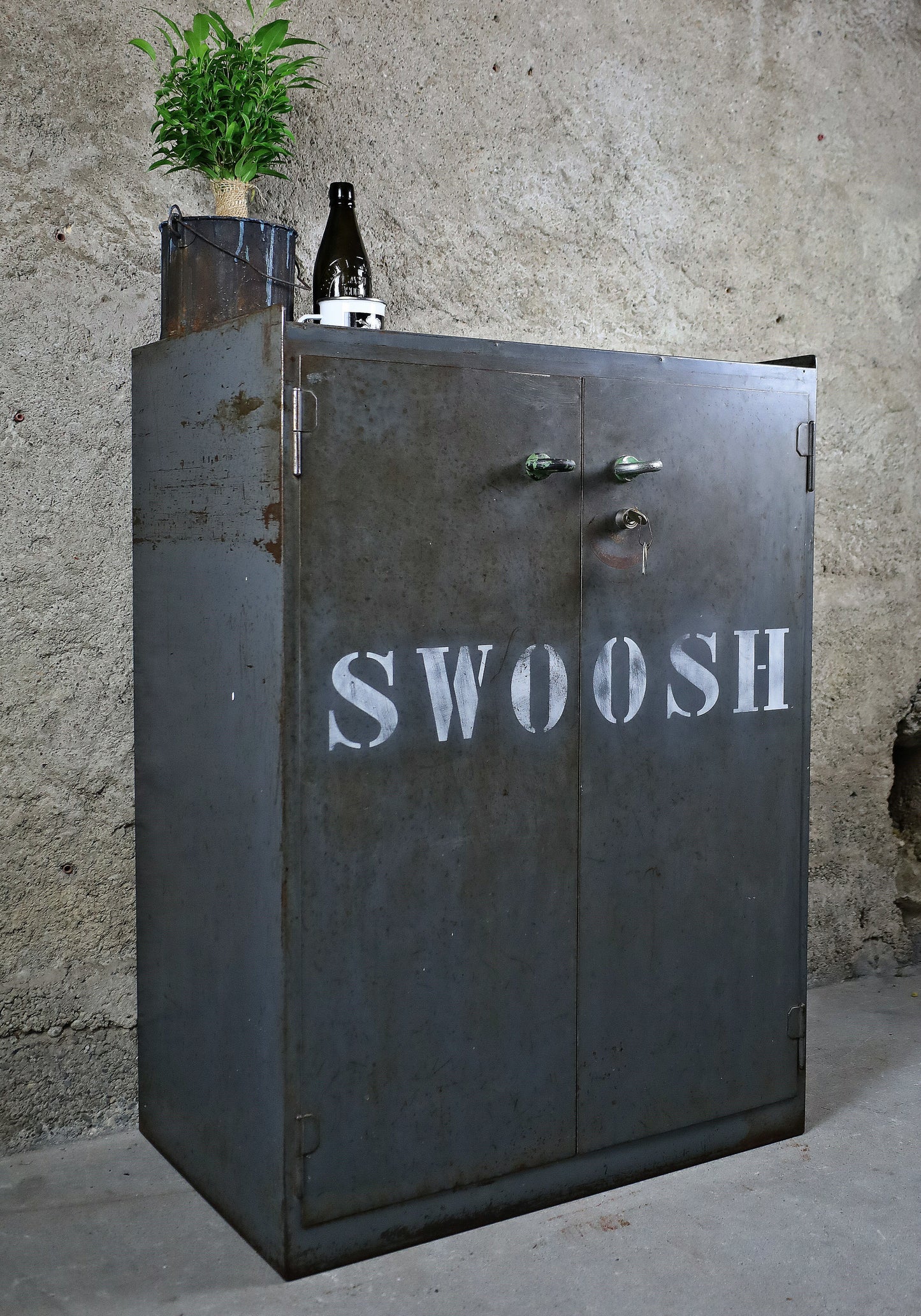 Vidmar Werkstattschrank, Werkzeugschrank, Schuhschrank "Swoosh"