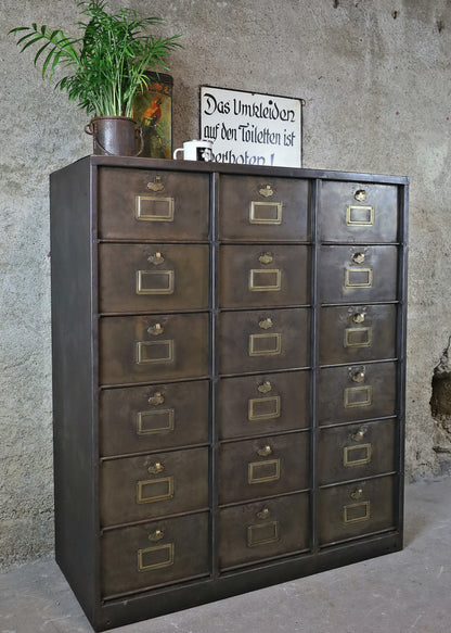 Morgan Strasbourg 18türiger Klappschrank / Aktenschrank