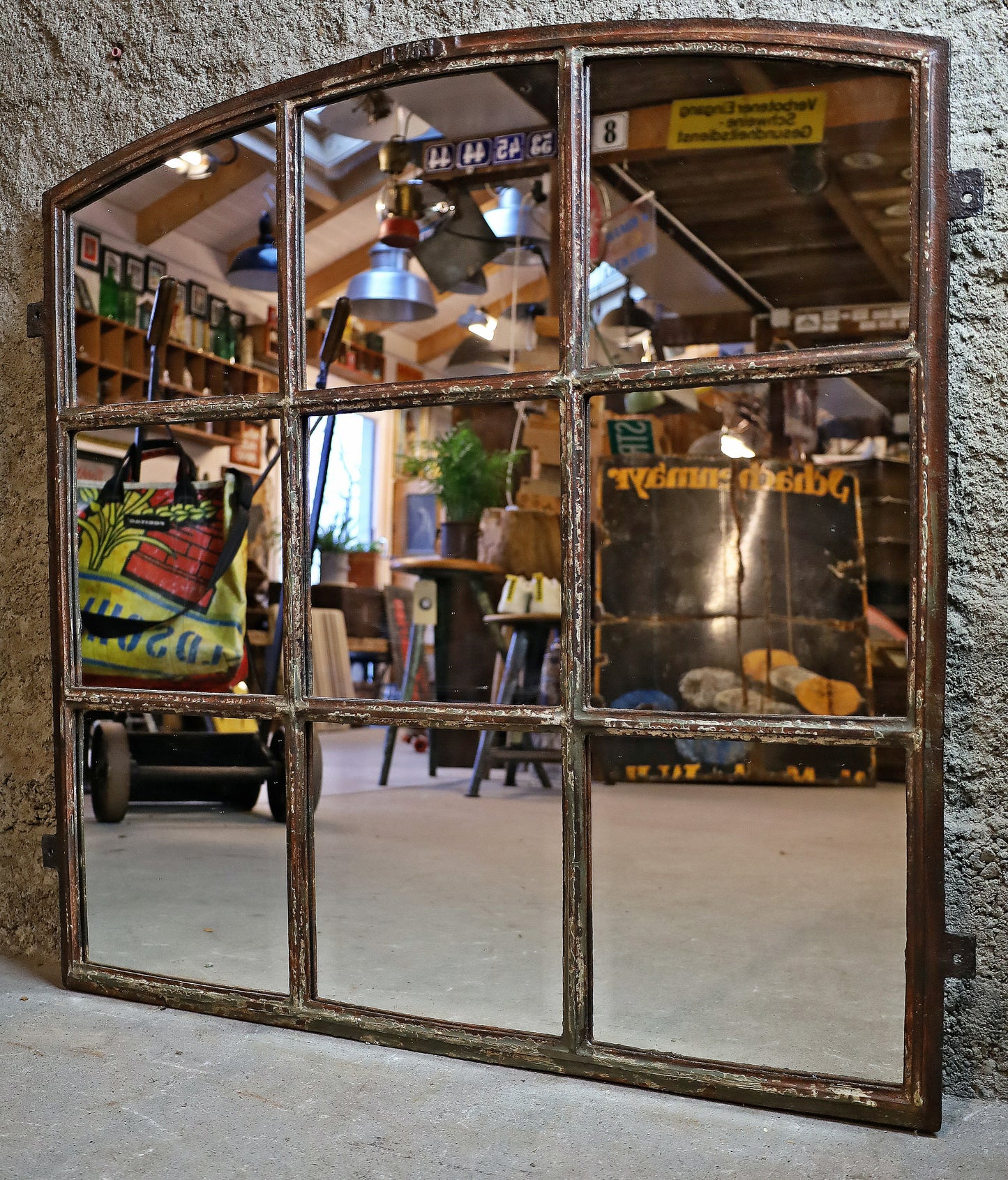 Gusseisenfenster, Segmentbogenfenster verspiegelt