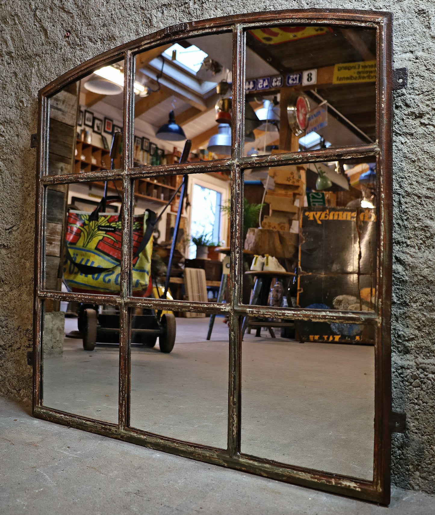 Gusseisenfenster, Segmentbogenfenster verspiegelt