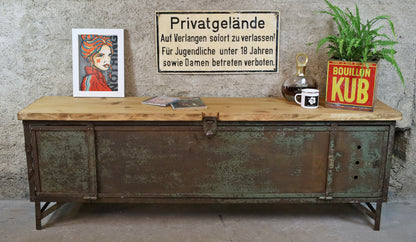 Lowboard, TV Möbel aus altem Spind, Sideboard / Schuhbank