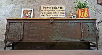 Lowboard, TV Möbel aus altem Spind, Sideboard / Schuhbank