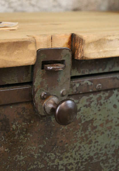 Lowboard, TV Möbel aus altem Spind, Sideboard / Schuhbank