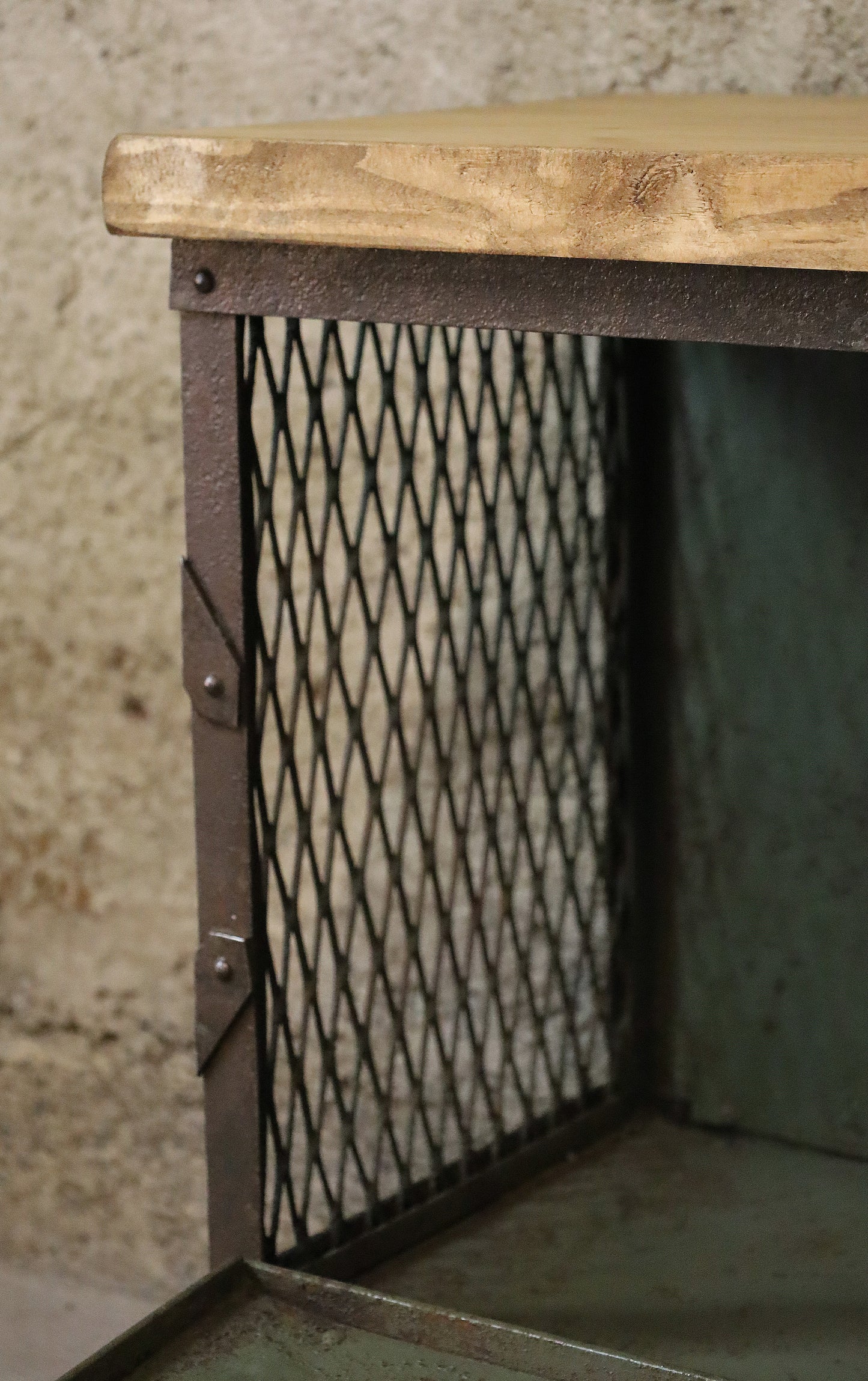 Lowboard, TV Möbel aus altem Spind, Sideboard / Schuhbank