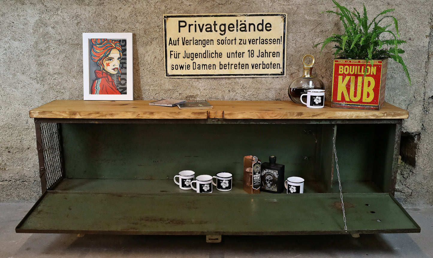 Lowboard, TV Möbel aus altem Spind, Sideboard / Schuhbank