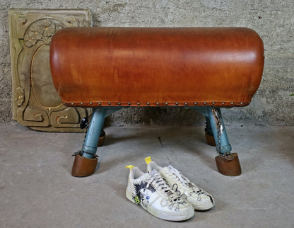 Schuhbank aus einem alten Turnbock / Sprungbock
