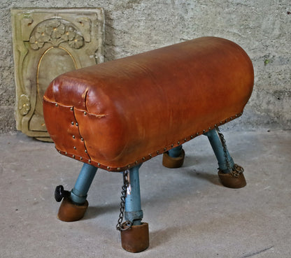 Schuhbank aus einem alten Turnbock / Sprungbock