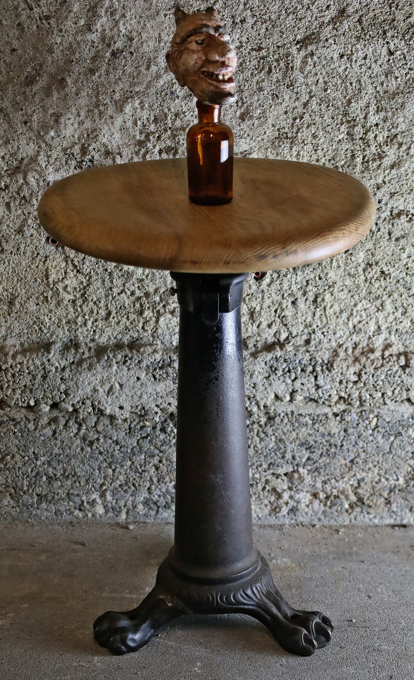 Singer Tatzenhocker, Werkstatthocker