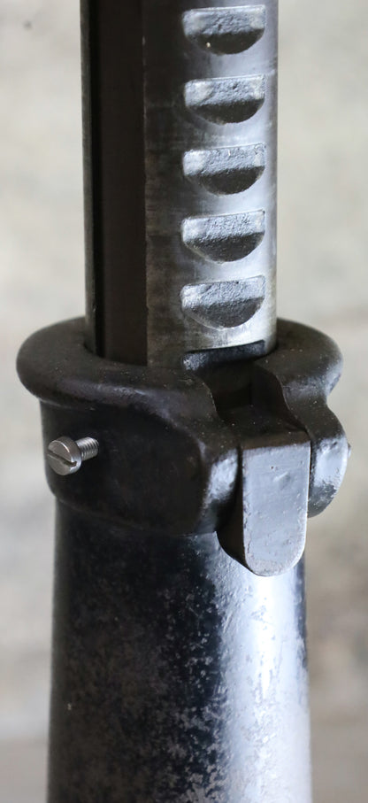 Singer Tatzenhocker, Werkstatthocker