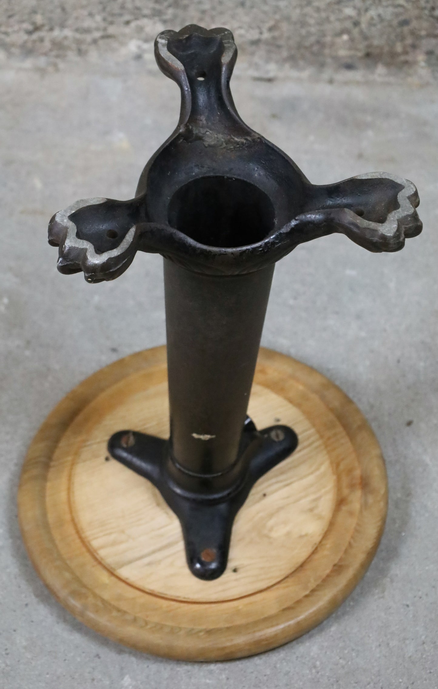 Singer Tatzenhocker, Werkstatthocker