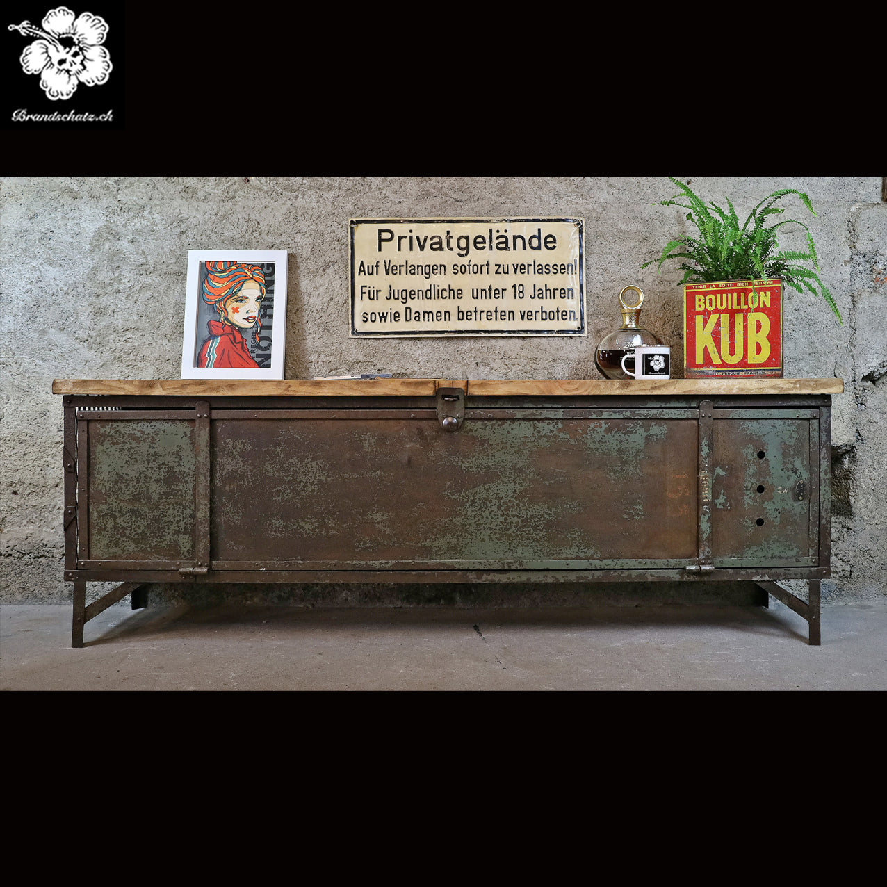 Lowboard, TV Möbel aus altem Spind, Sideboard / Schuhbank