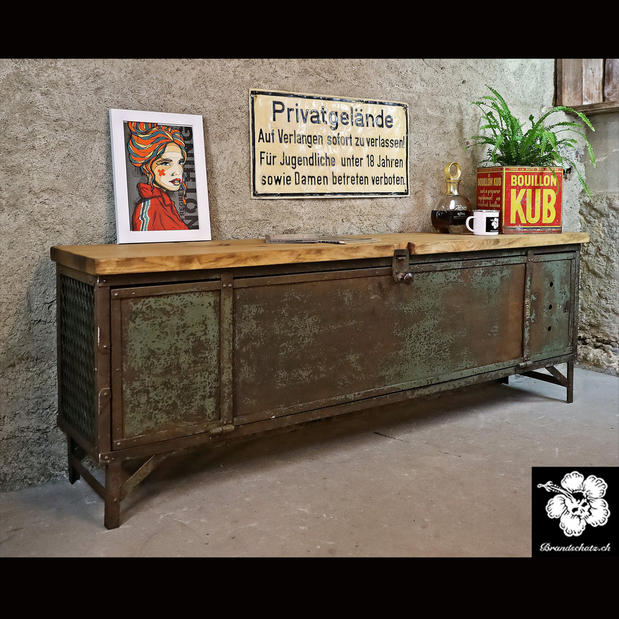 Lowboard, TV Möbel aus altem Spind, Sideboard / Schuhbank