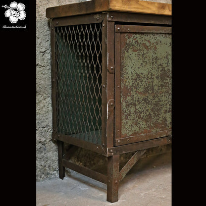 Lowboard, TV Möbel aus altem Spind, Sideboard / Schuhbank