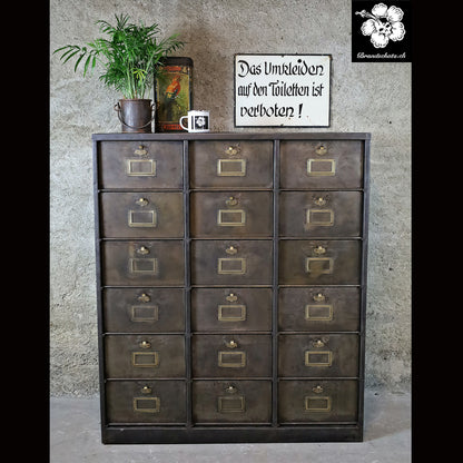 Morgan Strasbourg 18türiger Klappschrank / Aktenschrank