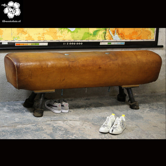 Schuhbank aus einem alten Sprungbock/Turnbock