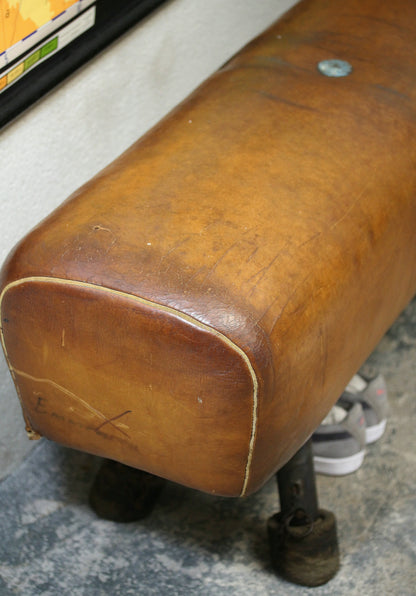 Schuhbank aus einem alten Sprungbock/Turnbock