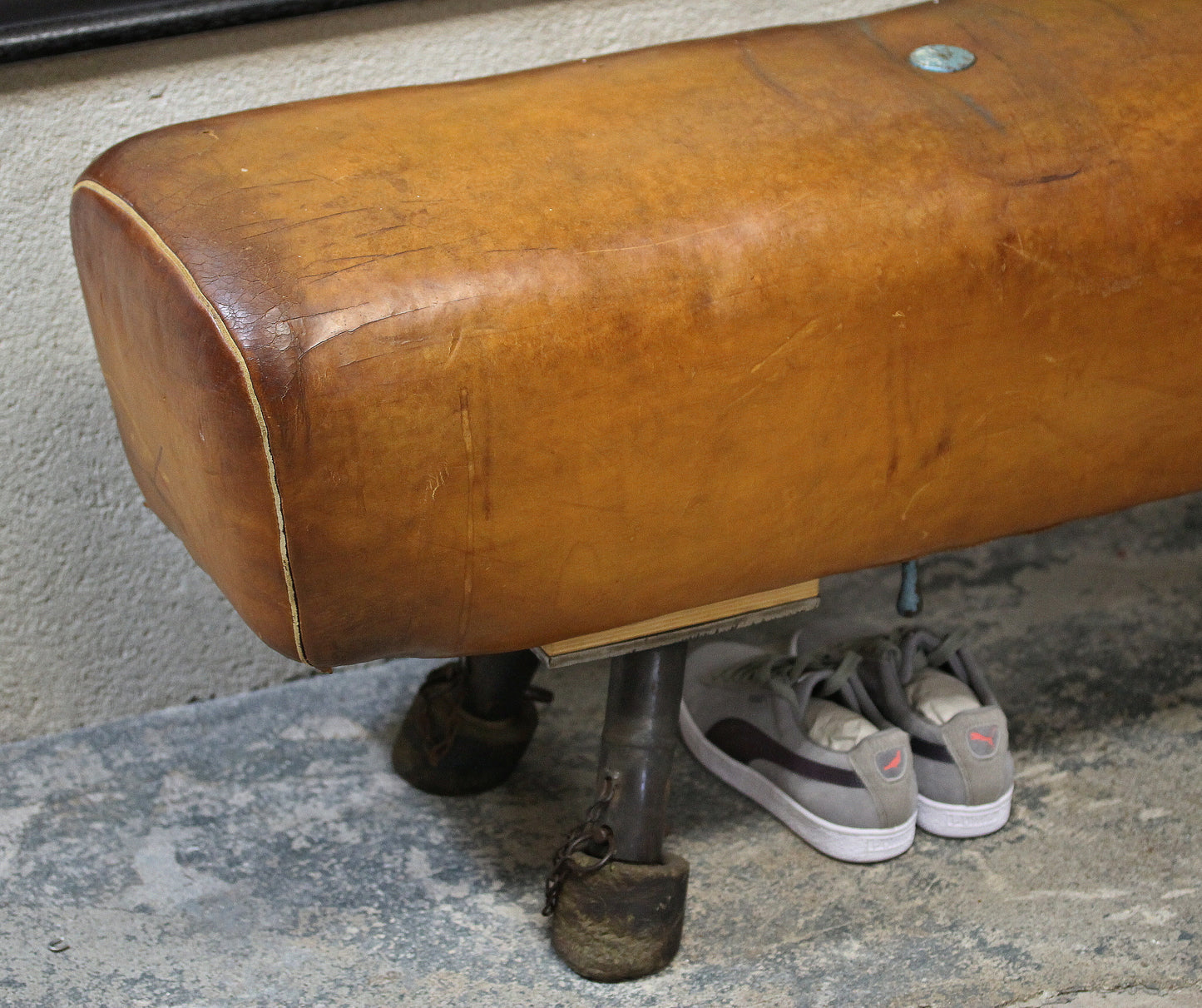 Schuhbank aus einem alten Sprungbock/Turnbock