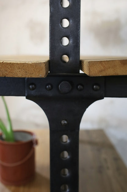 genietetes Regal / Raumteiler / Raumtrenner