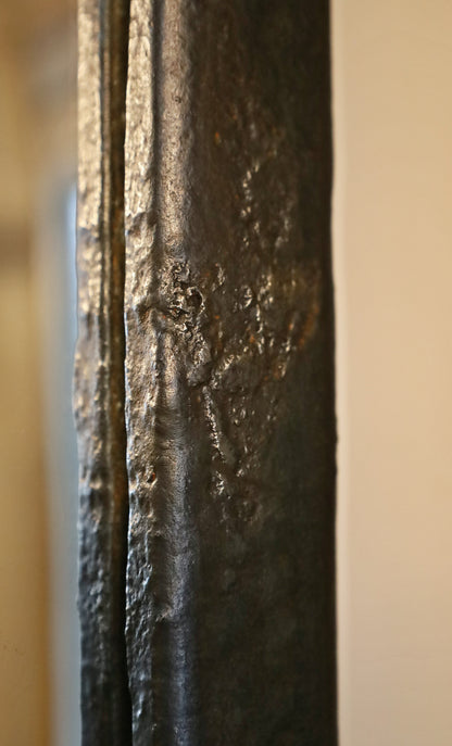 riesiges Gusseisenfenster, Rundbogenfenster verspiegelt