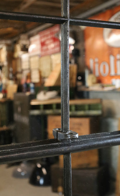 englisches Gusseisenfenster, Rundbogenfenster verspiegelt
