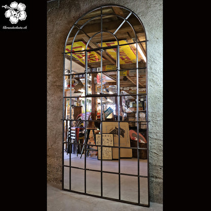 englisches Gusseisenfenster, Segmentbogenfenster verspiegelt