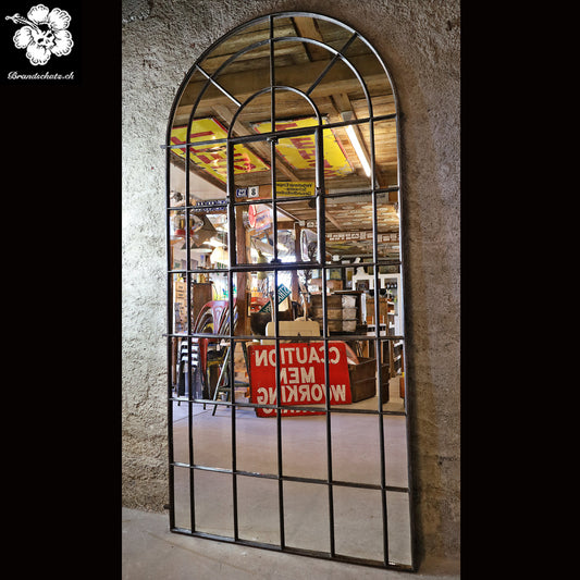 englisches Gusseisenfenster, Segmentbogenfenster verspiegelt