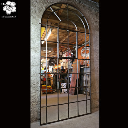 englisches Gusseisenfenster, Segmentbogenfenster verspiegelt